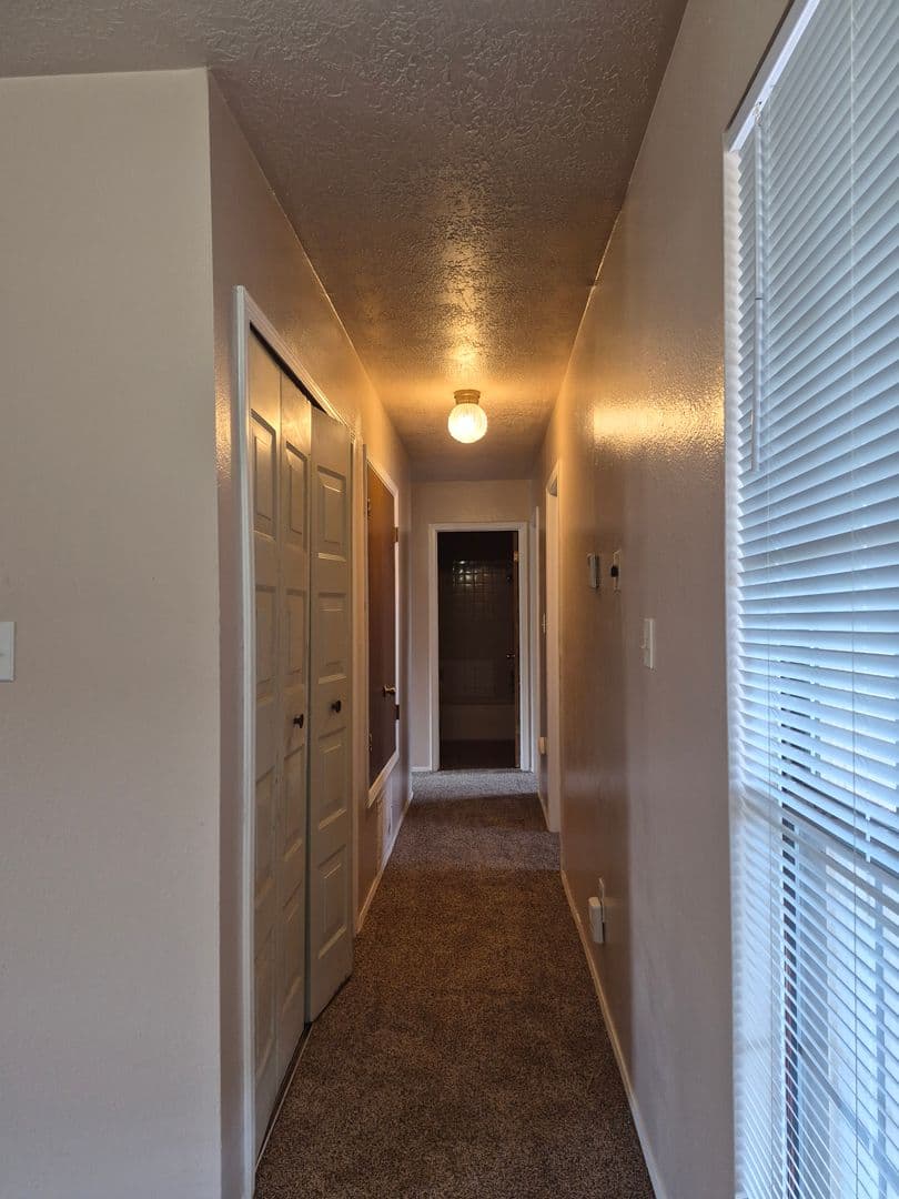 Rio Rancho House: 691 Littler Dr SE