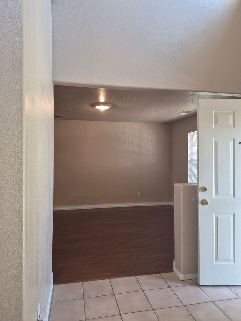 Albuquerque House: 10201 Luz Del Dia Drive