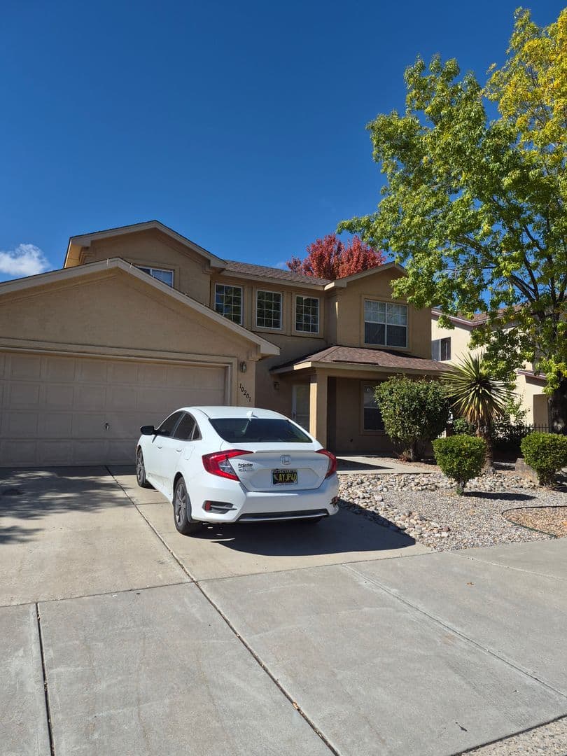 Albuquerque House: 10201 Luz Del Dia Drive