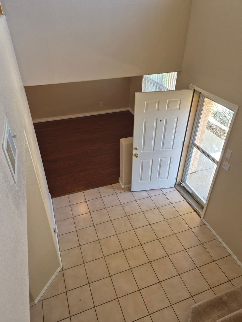 Albuquerque House: 10201 Luz Del Dia Drive