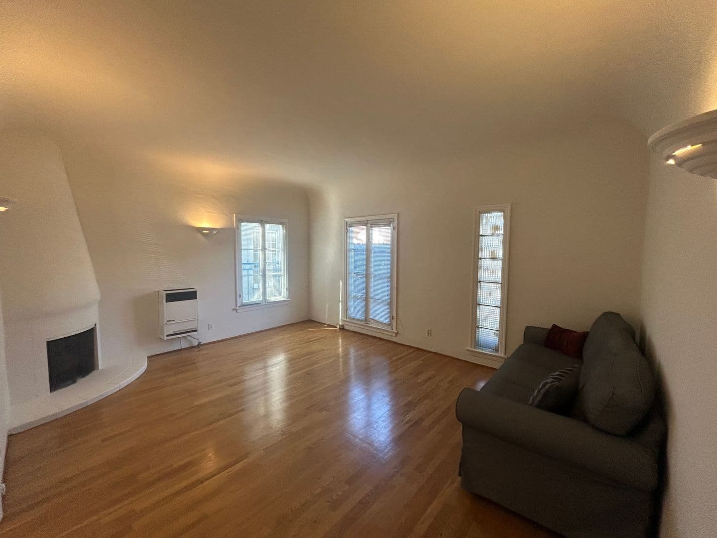 Beverly Hills Apartment: 217 S Elm Drive