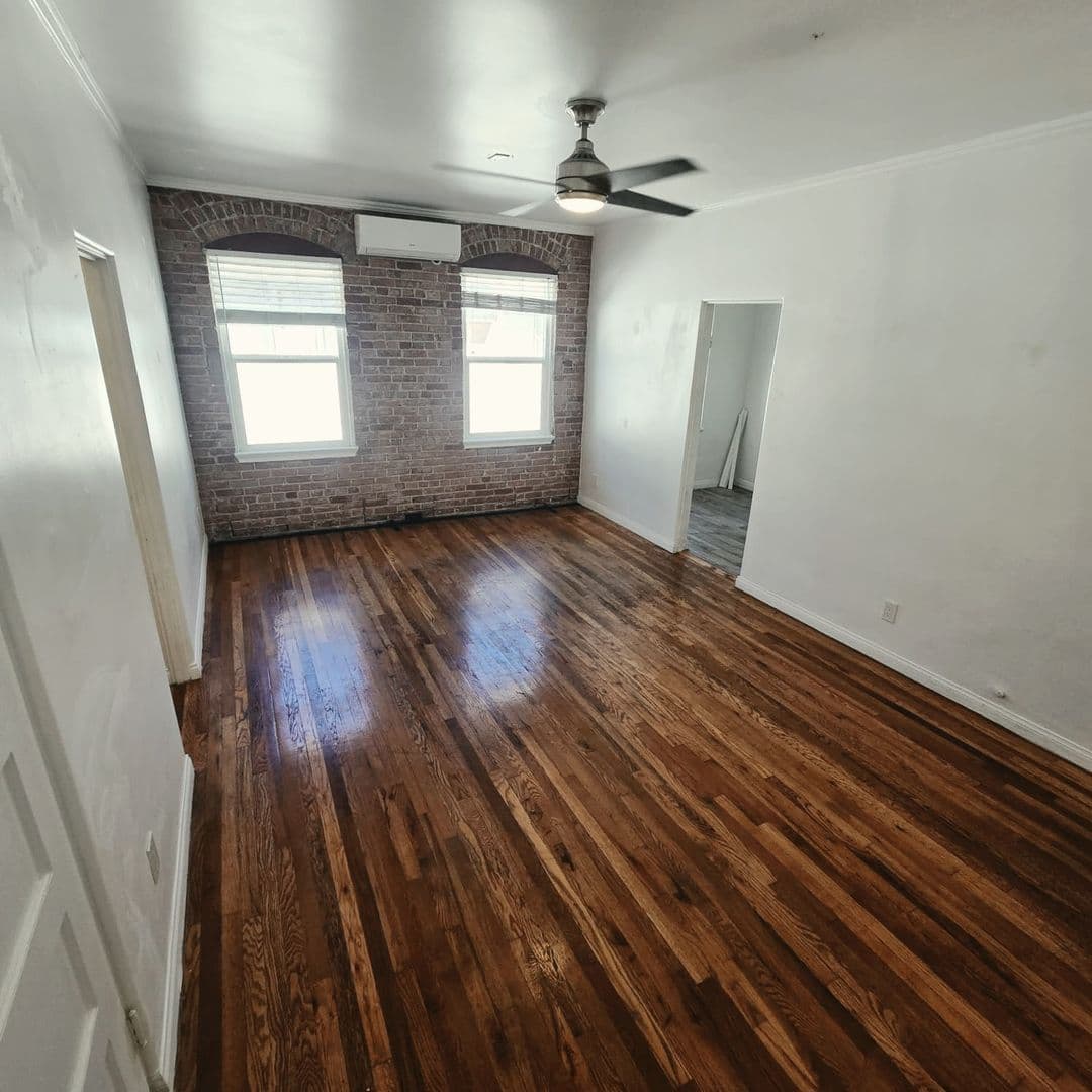 Los Angeles Apartment: 1717 N. Normandie Avenue