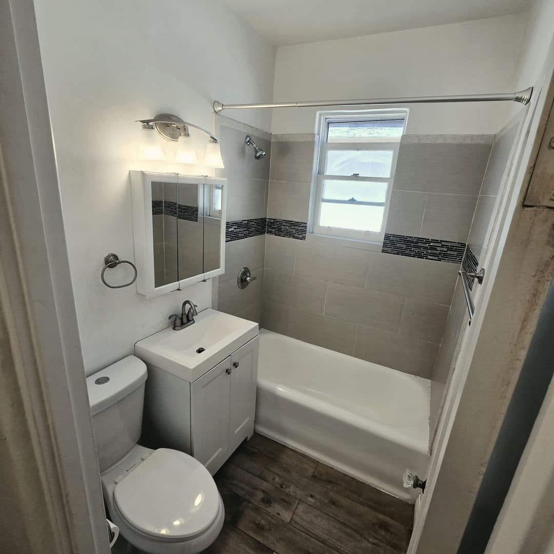 Los Angeles Apartment: 1717 N. Normandie Avenue