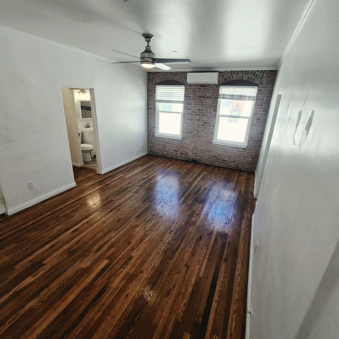 Los Angeles Apartment: 1717 N. Normandie Avenue