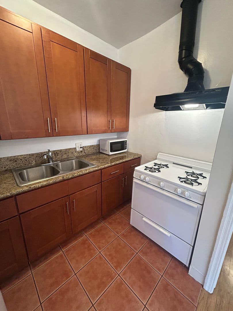 Beverly Hills Apartment: 217 S Elm Drive