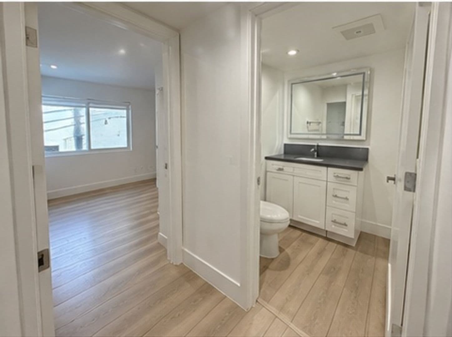 Los Angeles Apartment: 11675 Darlington Avenue