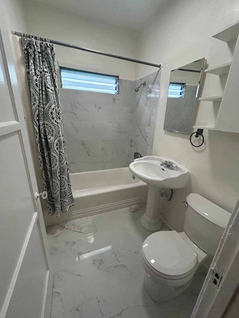 Beverly Hills Apartment: 217 S Elm Drive