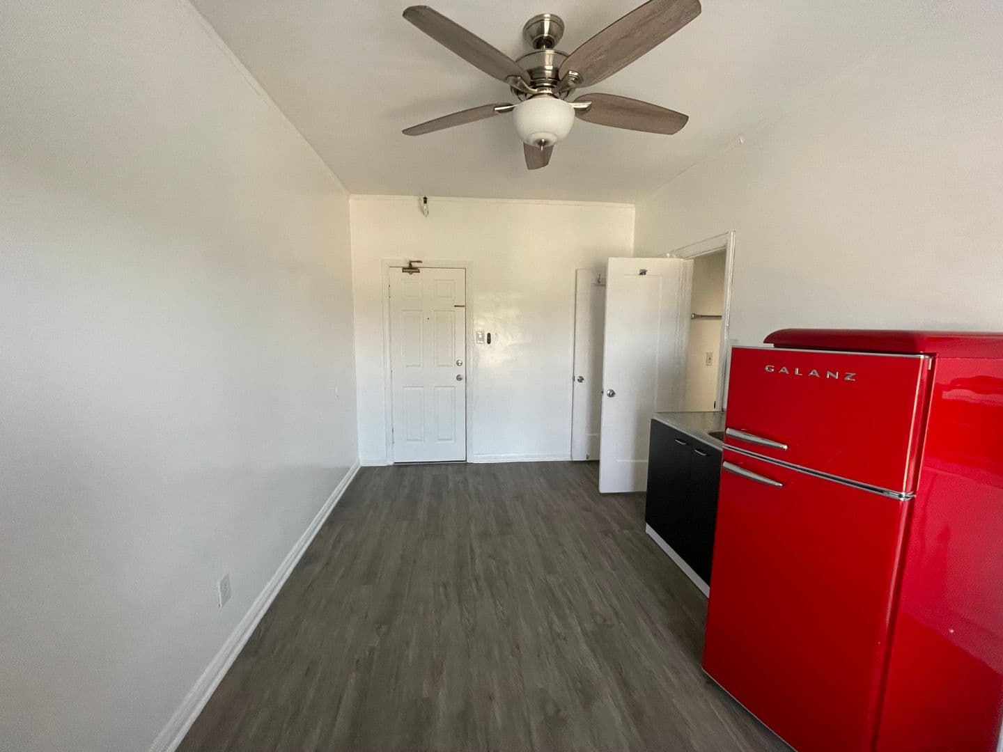 Los Angeles Apartment: 1411 Toberman Street
