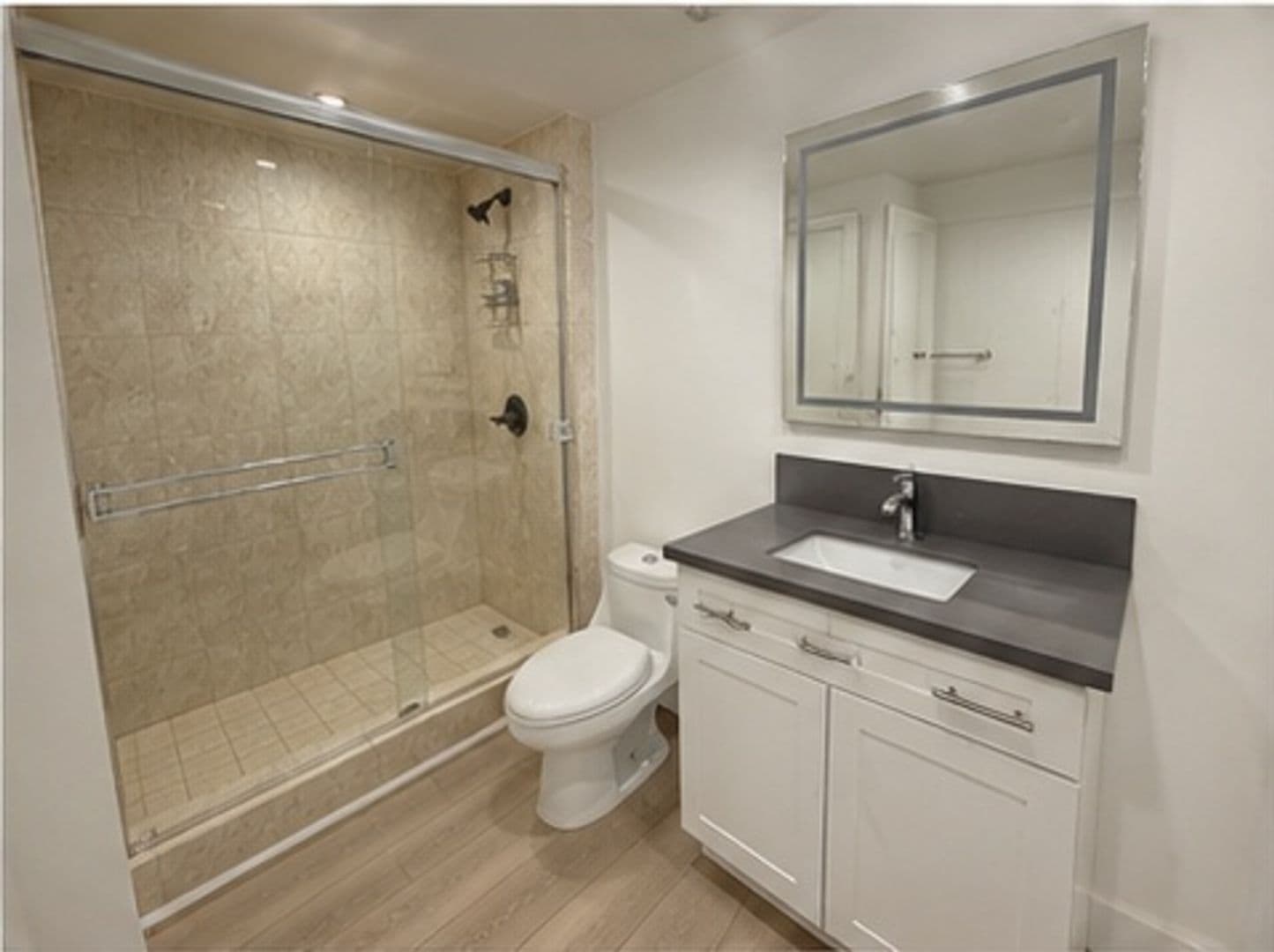 Los Angeles Apartment: 11675 Darlington Avenue