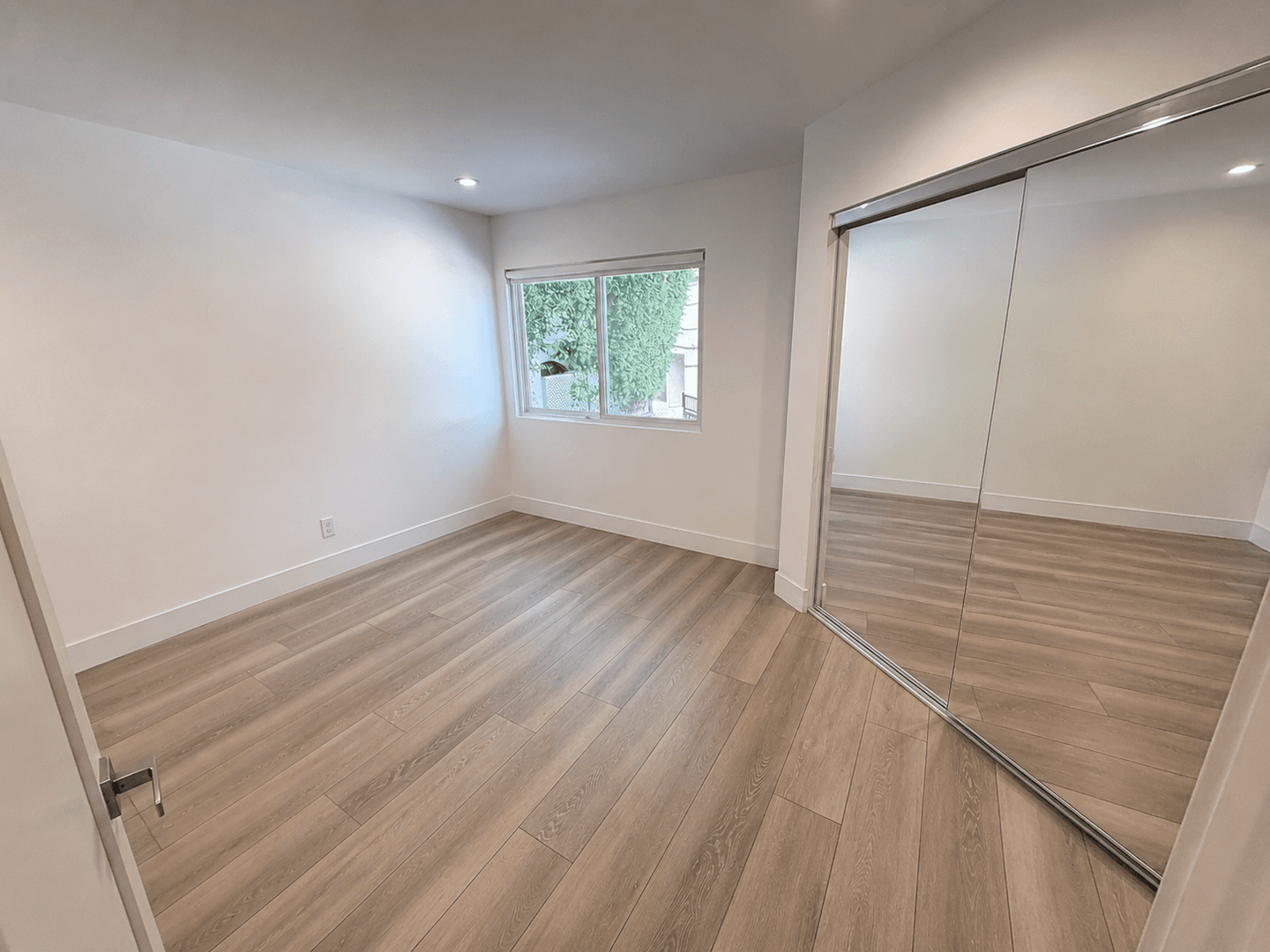 Los Angeles Apartment: 11675 Darlington Avenue