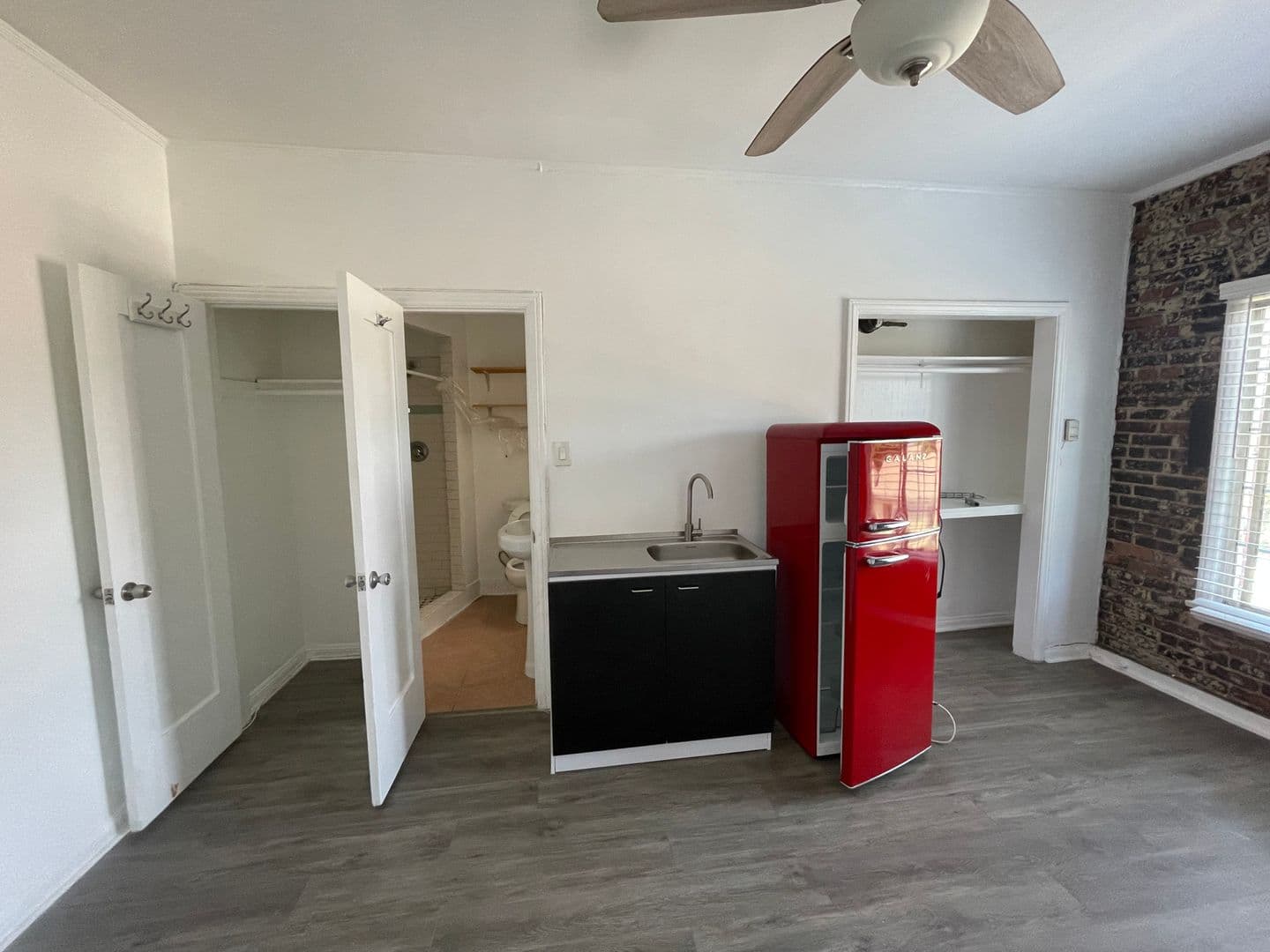 Los Angeles Apartment: 1411 Toberman Street