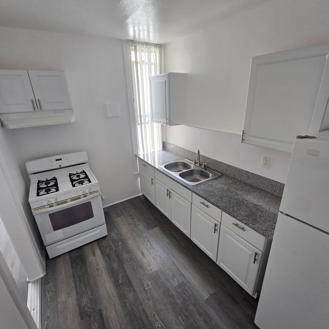 Los Angeles Apartment: 316 S. Berendo Street