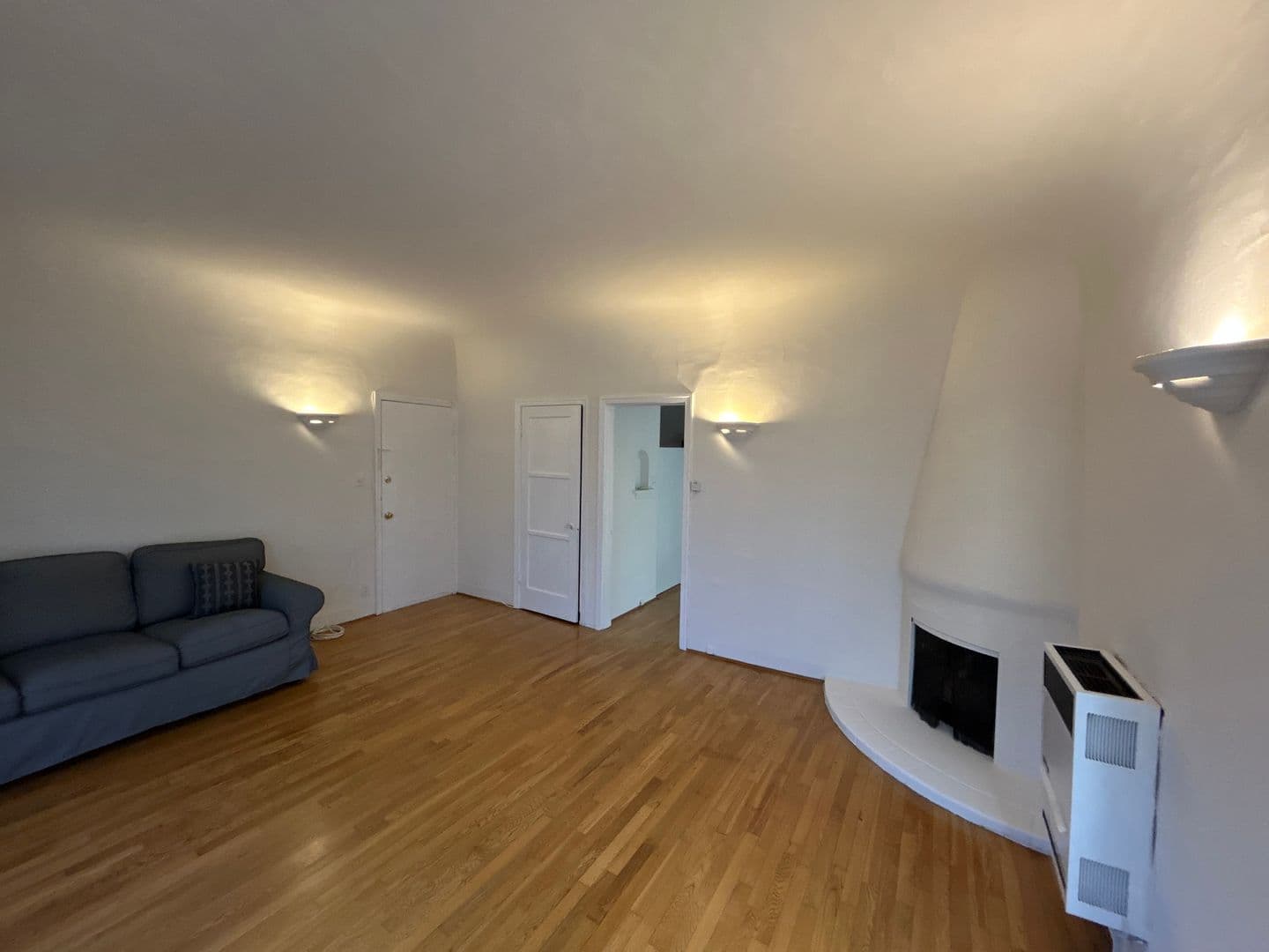 Beverly Hills Apartment: 217 S Elm Drive