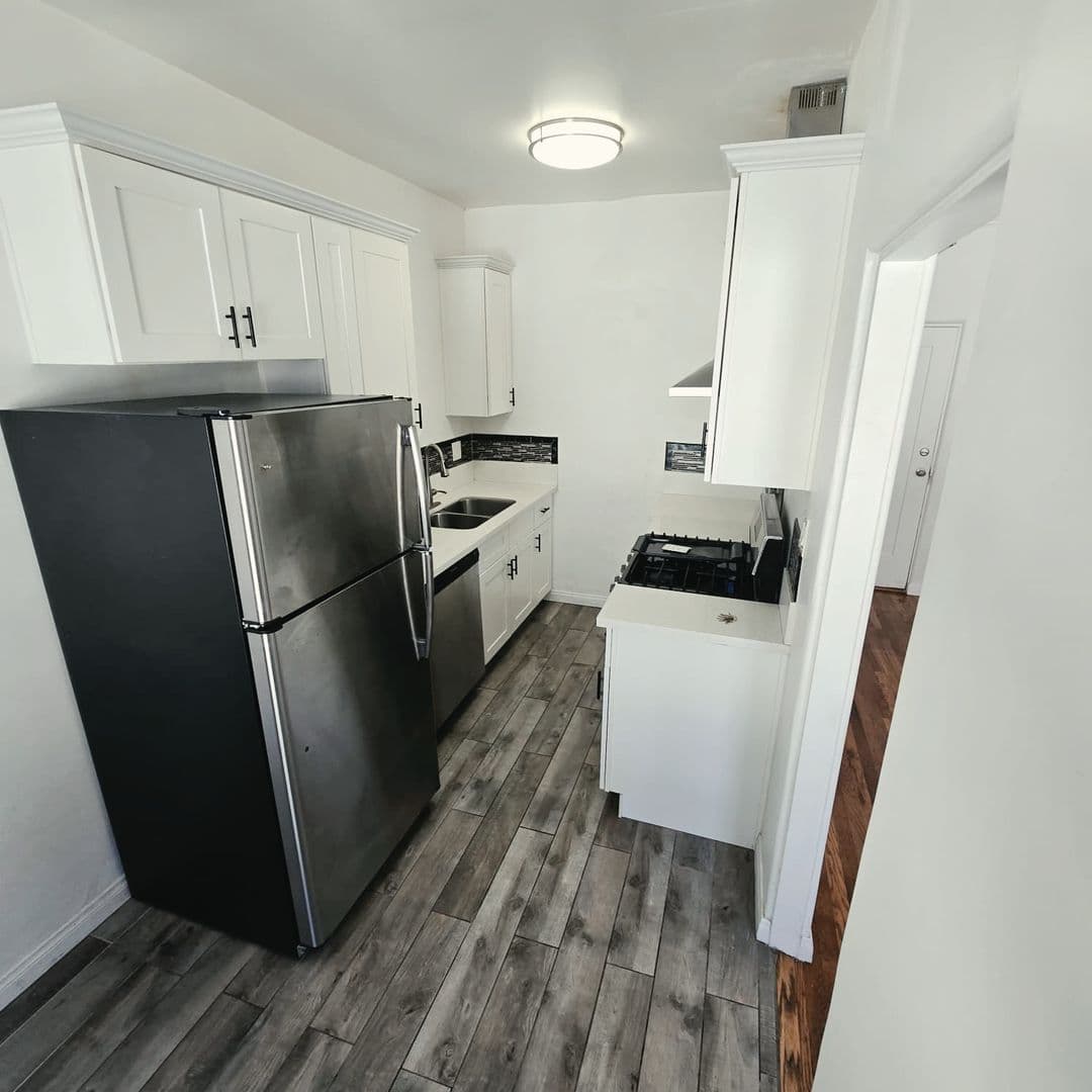 Los Angeles Apartment: 1717 N. Normandie Avenue