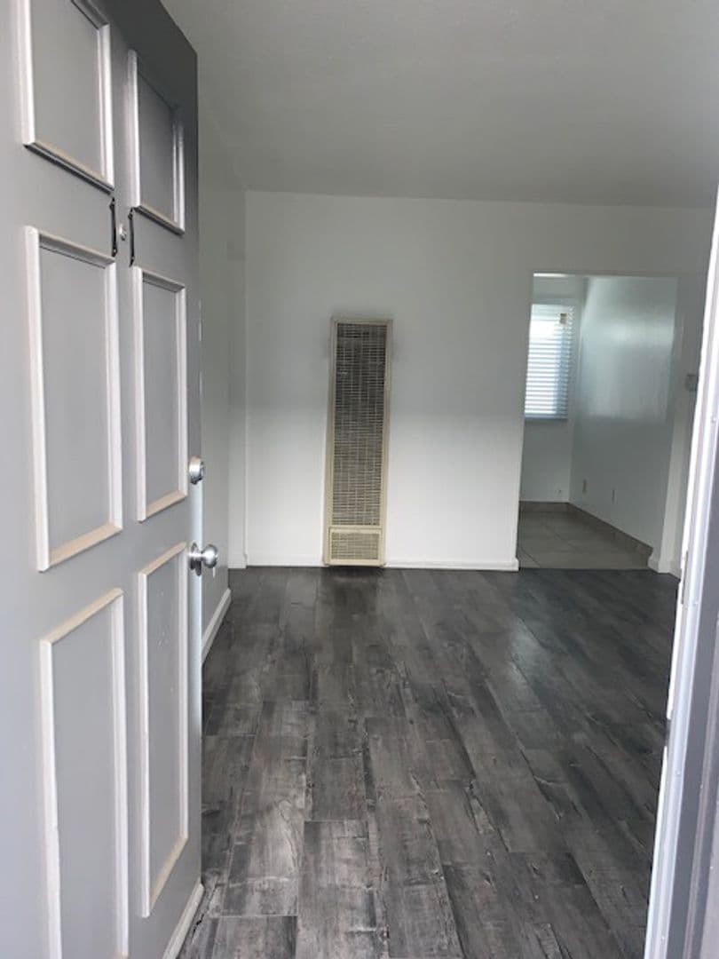 Lennox Apartment: 10216-10300 S. Felton Avenue