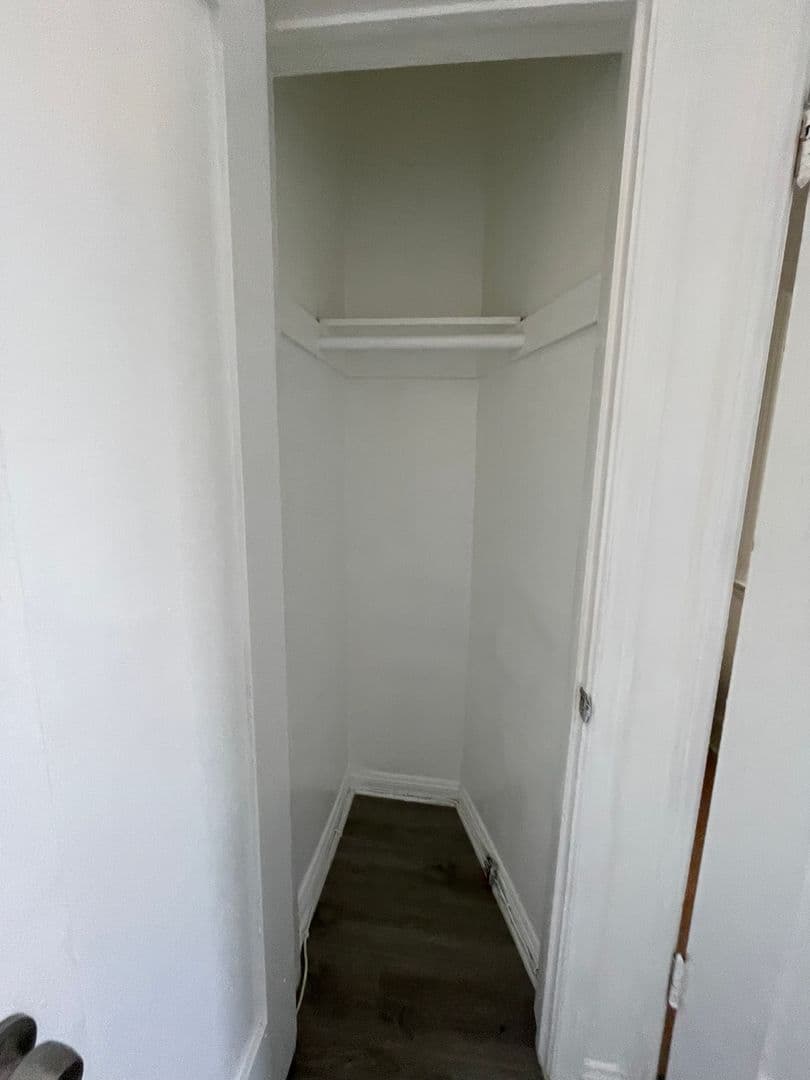 Los Angeles Apartment: 1411 Toberman Street