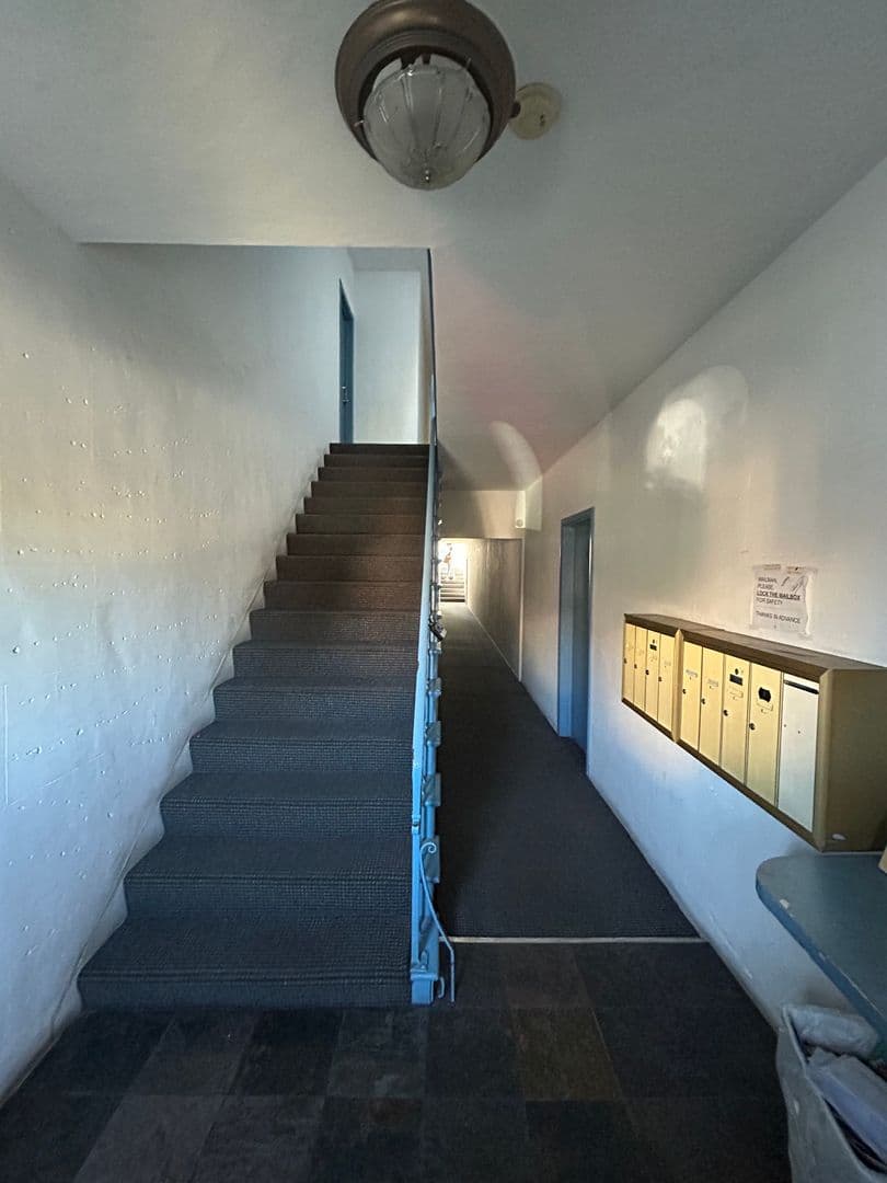 Beverly Hills Apartment: 217 S Elm Drive