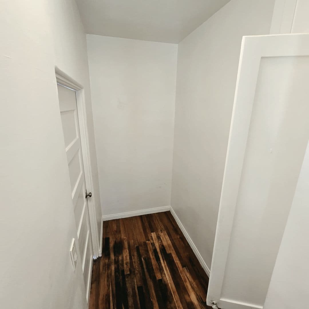 Los Angeles Apartment: 1717 N. Normandie Avenue