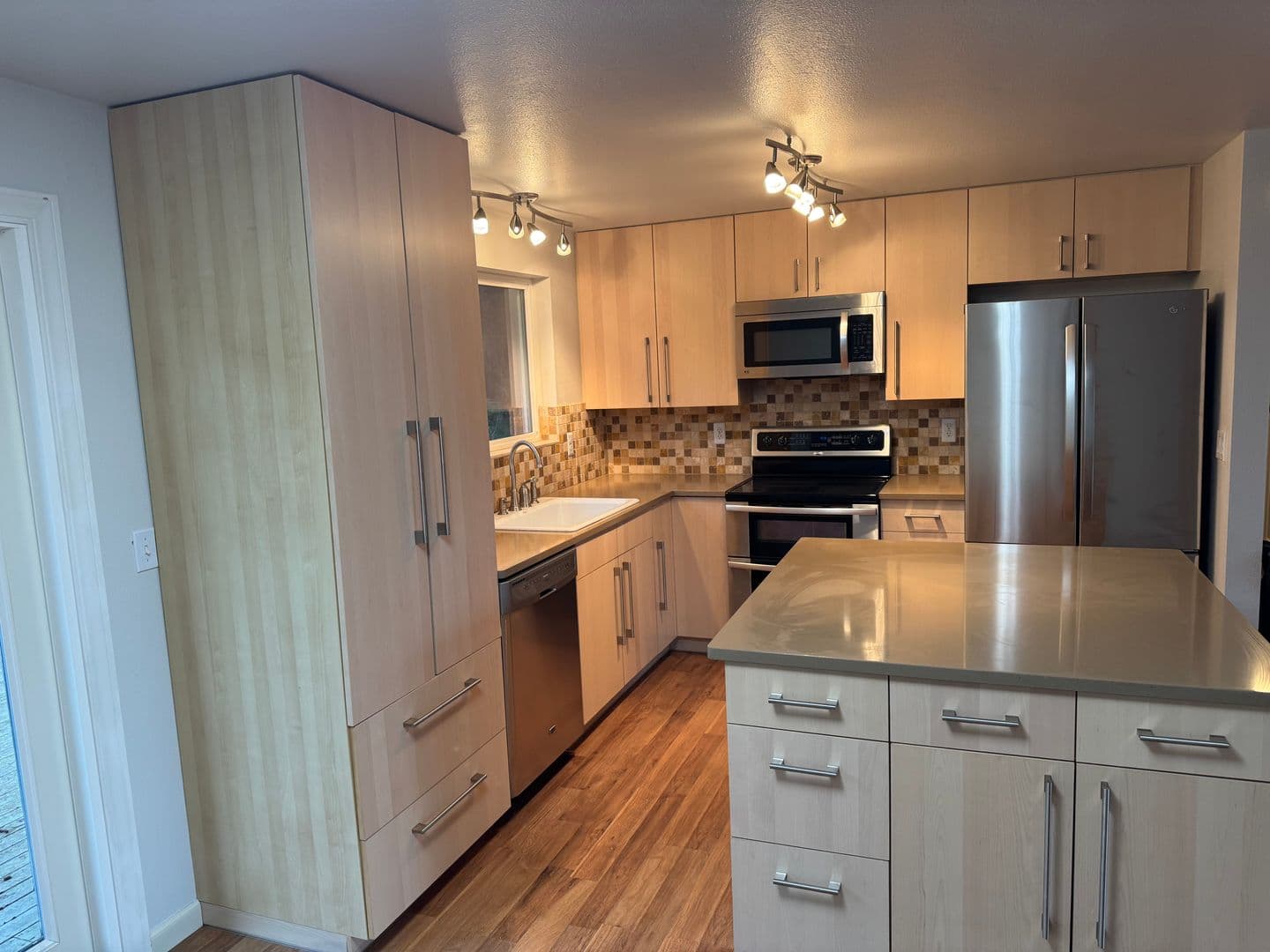Everett House: 505 74th Street SW