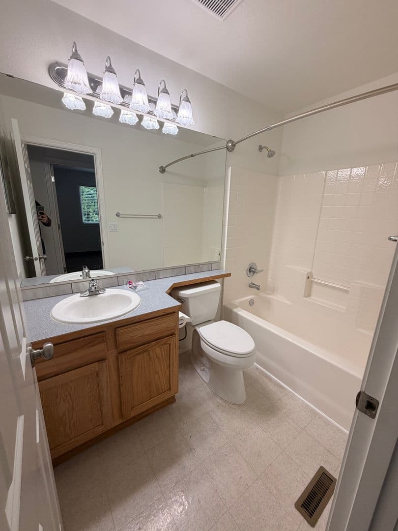 Marysville Apartment: 9820 55th Avenue NE