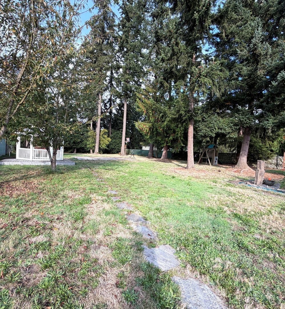 Arlington Apartment: 18118 31st Avenue NE