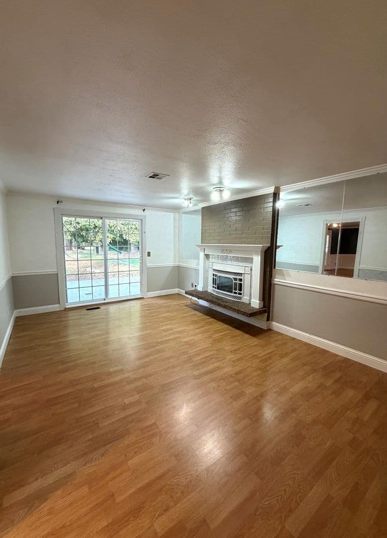Arlington Apartment: 18118 31st Avenue NE