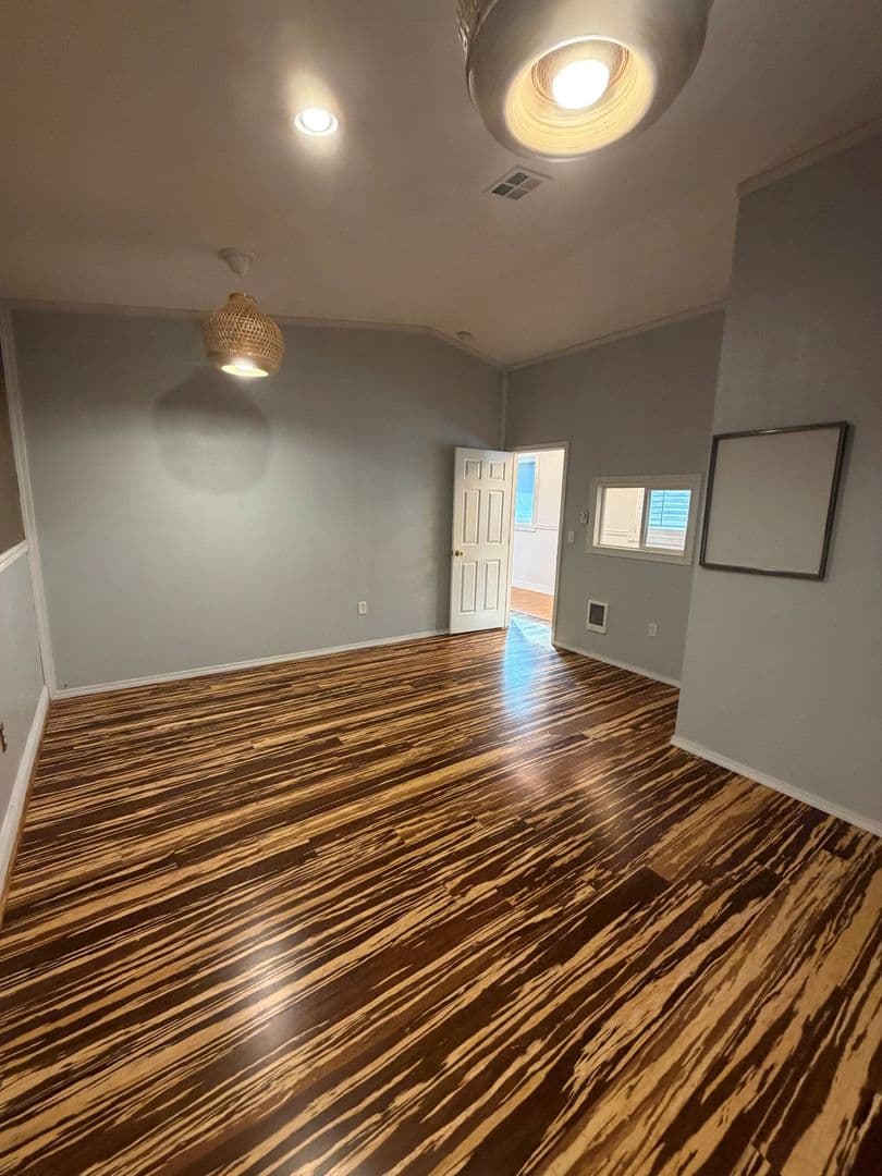 Arlington Apartment: 18118 31st Avenue NE