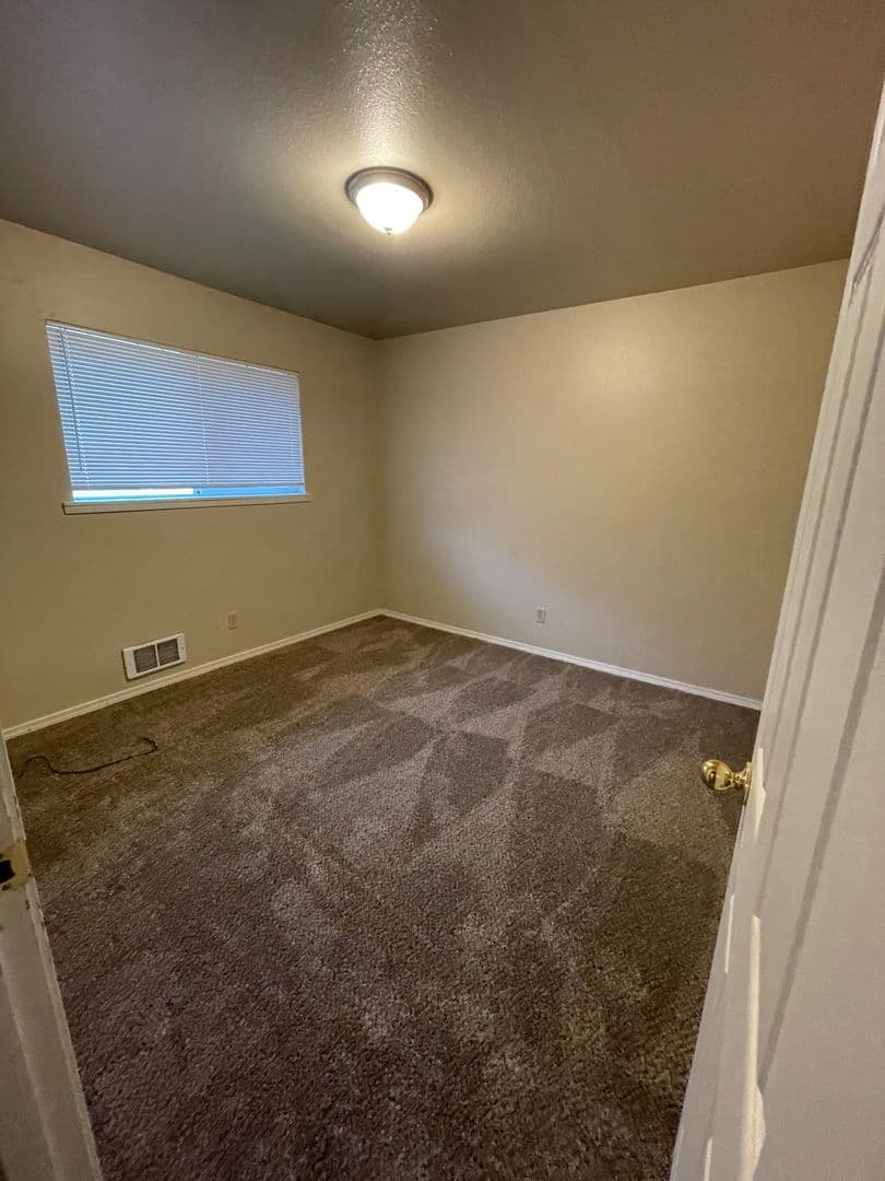Marysville Apartment: 709 Cedar Avenue