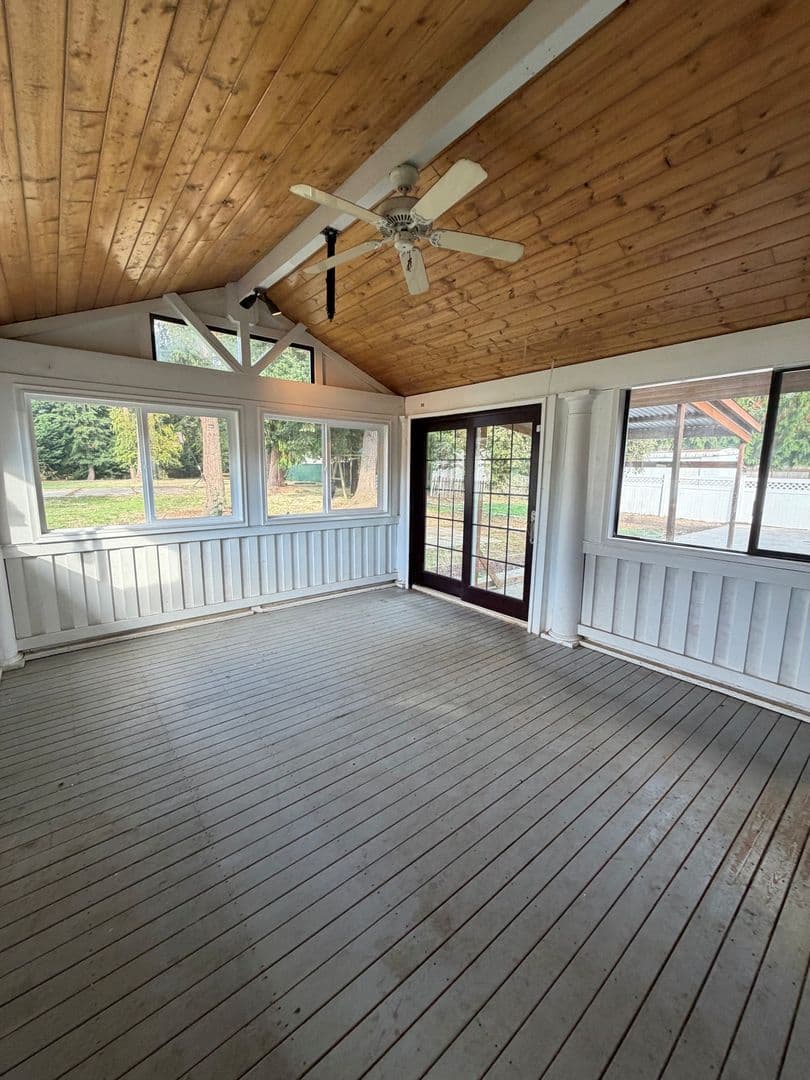 Arlington Apartment: 18118 31st Avenue NE