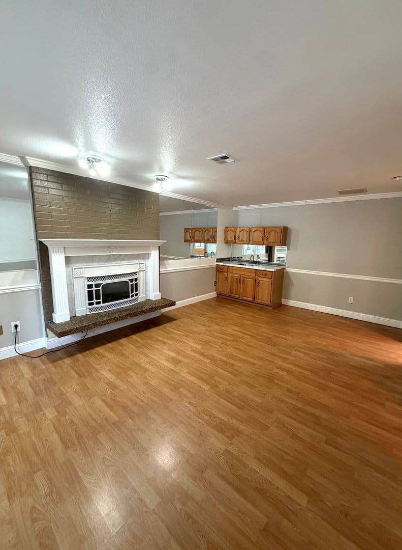 Arlington Apartment: 18118 31st Avenue NE