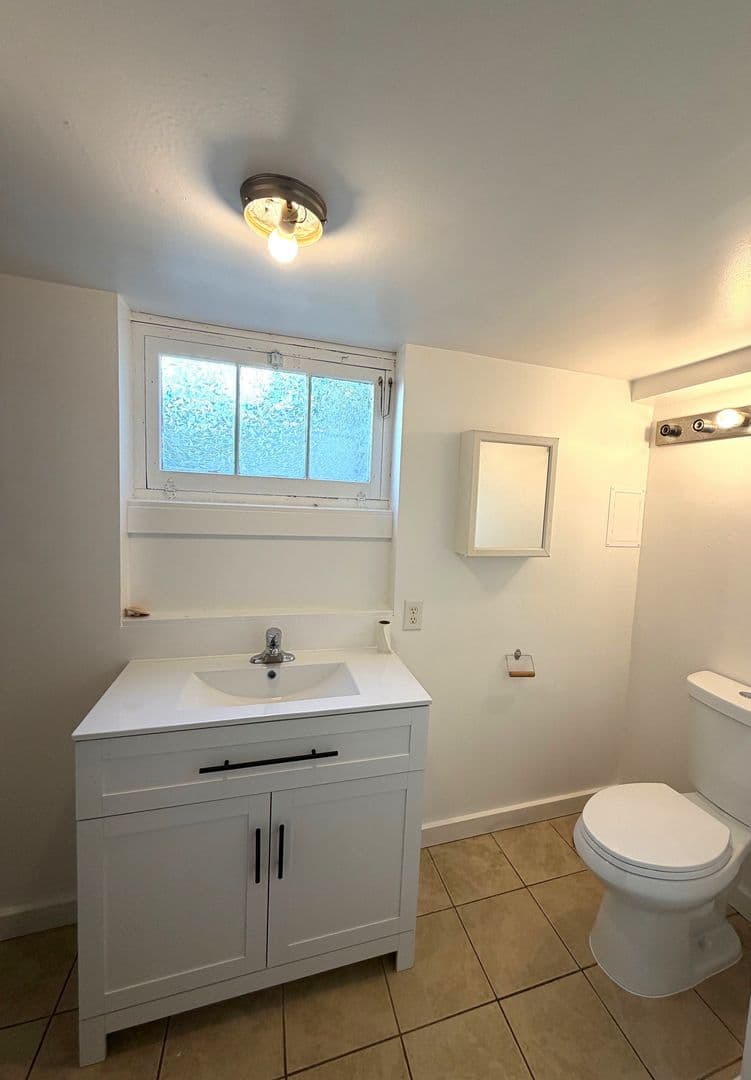 Everett Apartment: 1802 Cedar Street