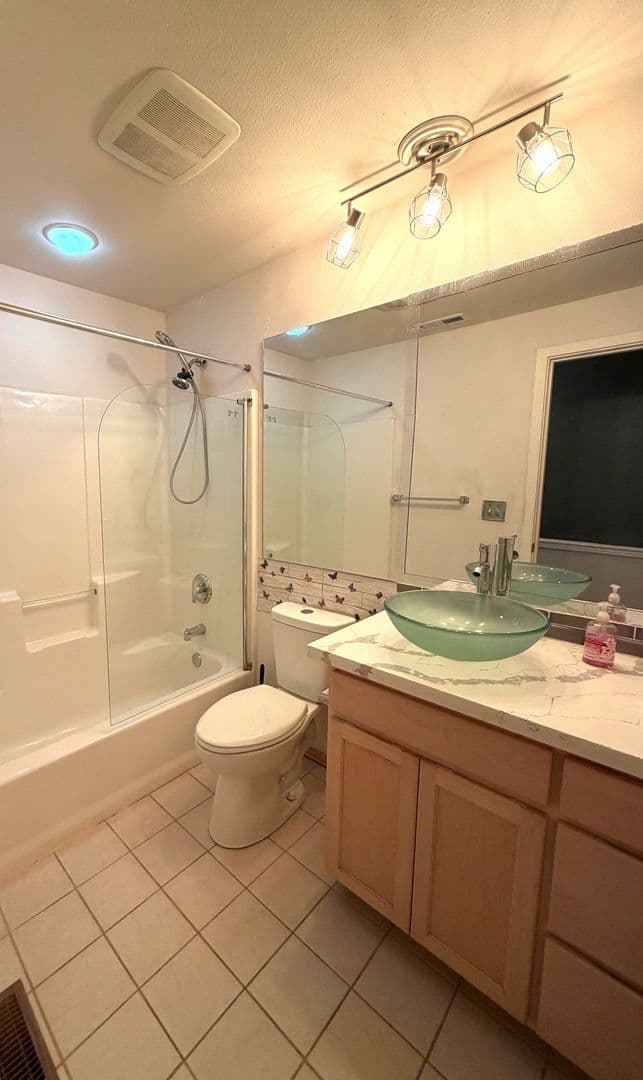 Arlington Apartment: 18118 31st Avenue NE