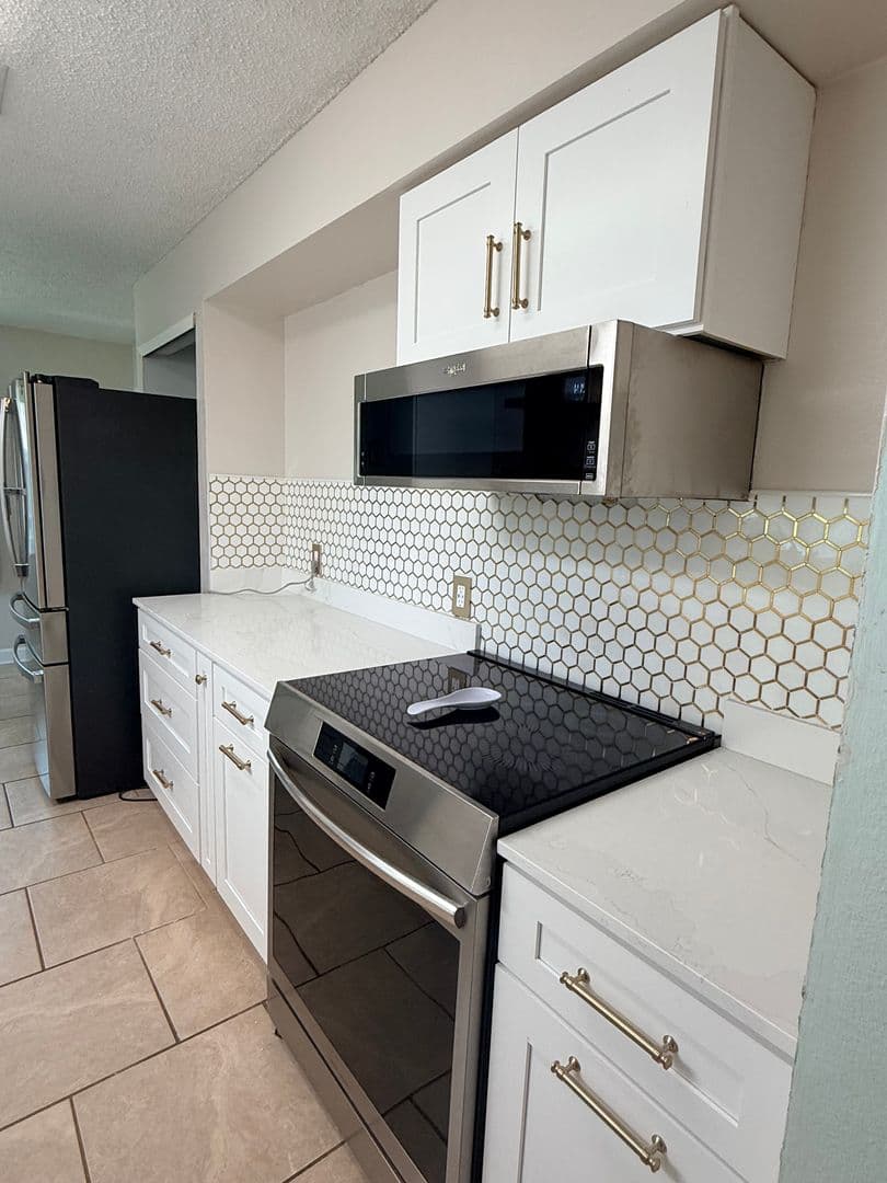 Debary House: 268 Valencia