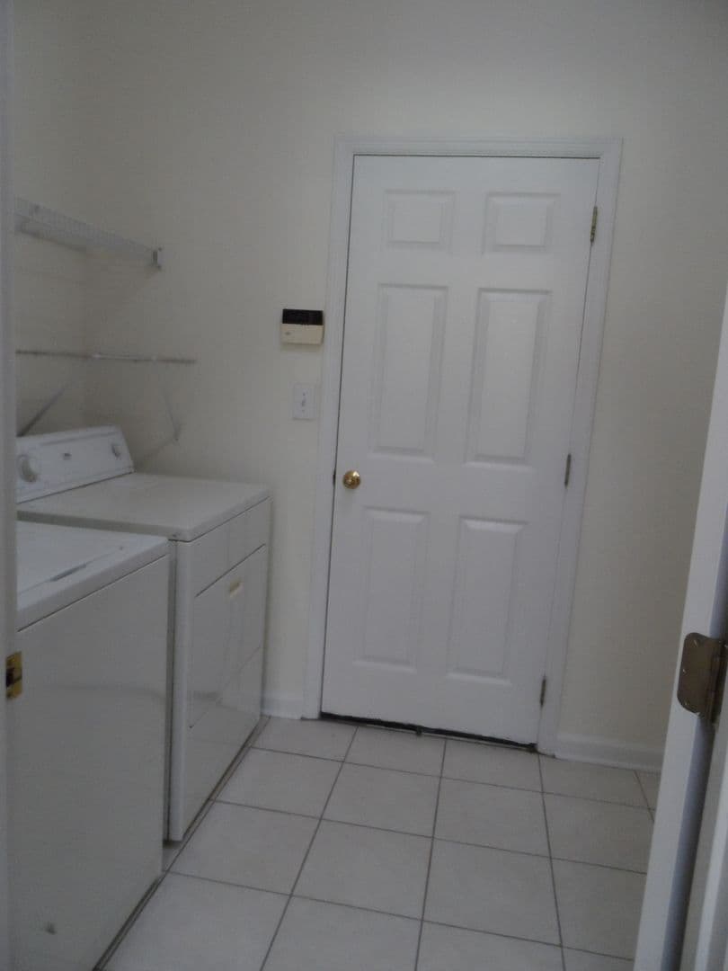 DeLand House: 234 W Tarrington Dr