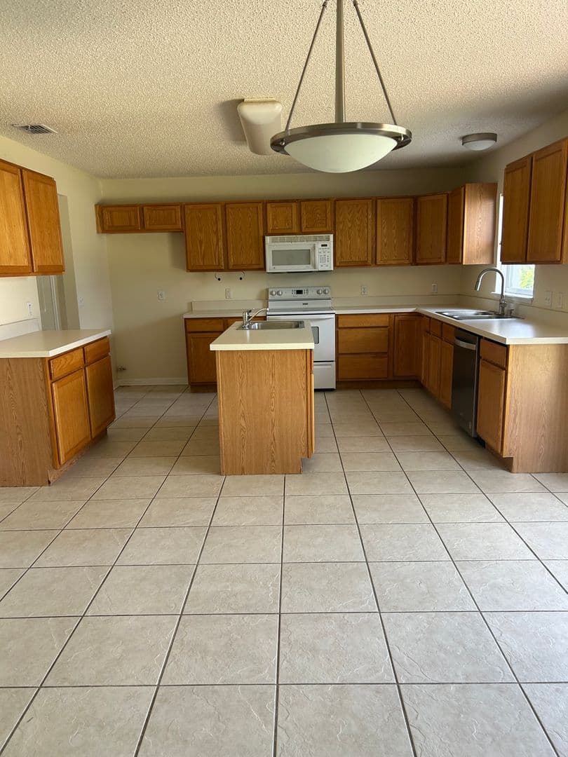 Deltona House: 2940 Bedford St