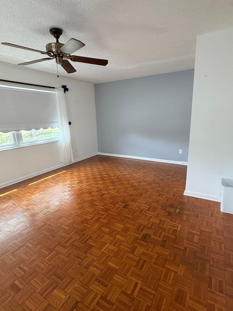 Debary House: 268 Valencia