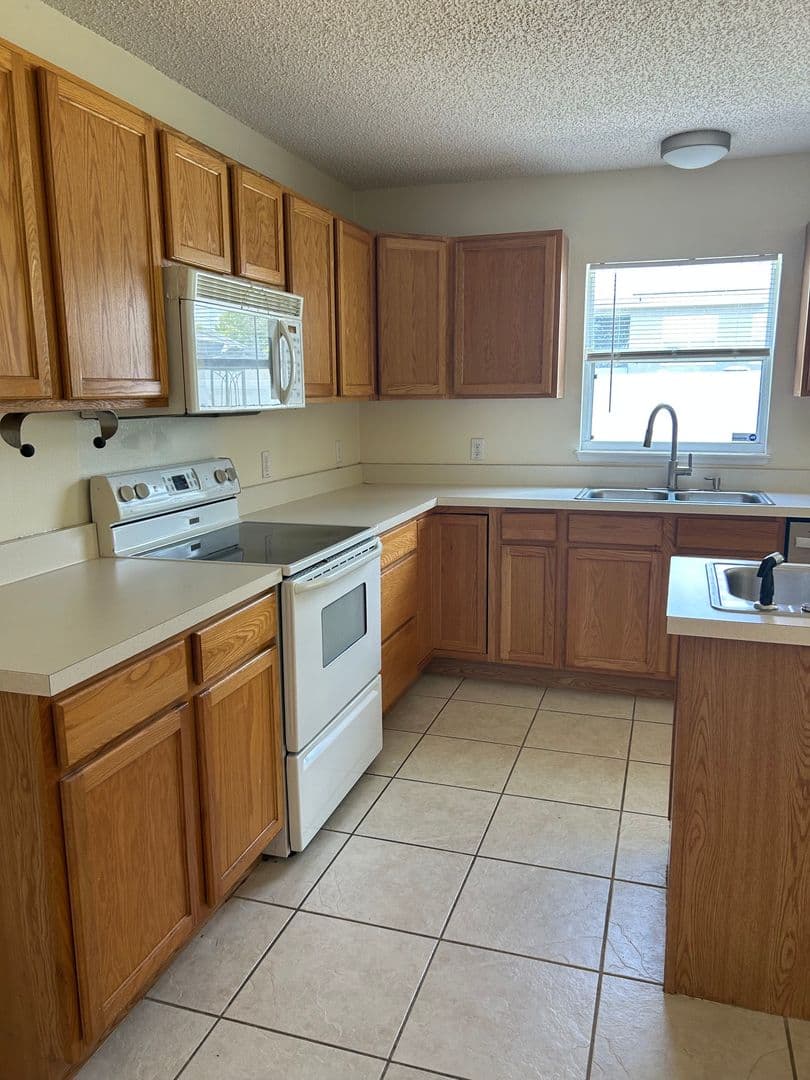 Deltona House: 2940 Bedford St