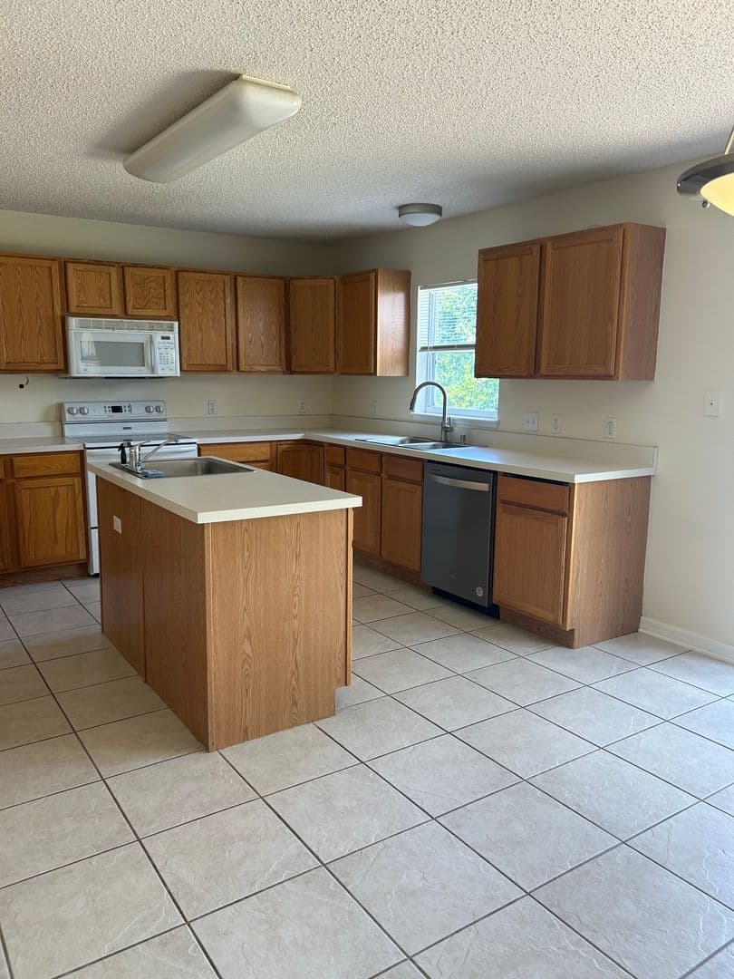 Deltona House: 2940 Bedford St