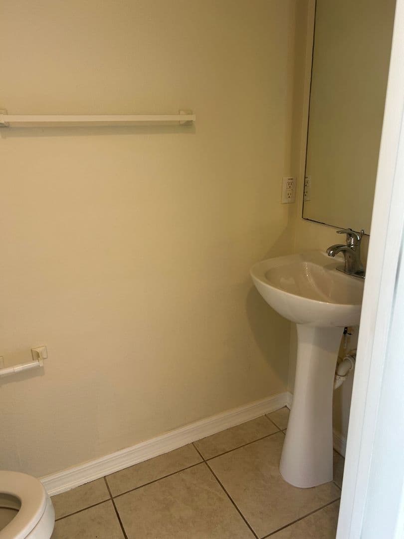 Deltona House: 2940 Bedford St