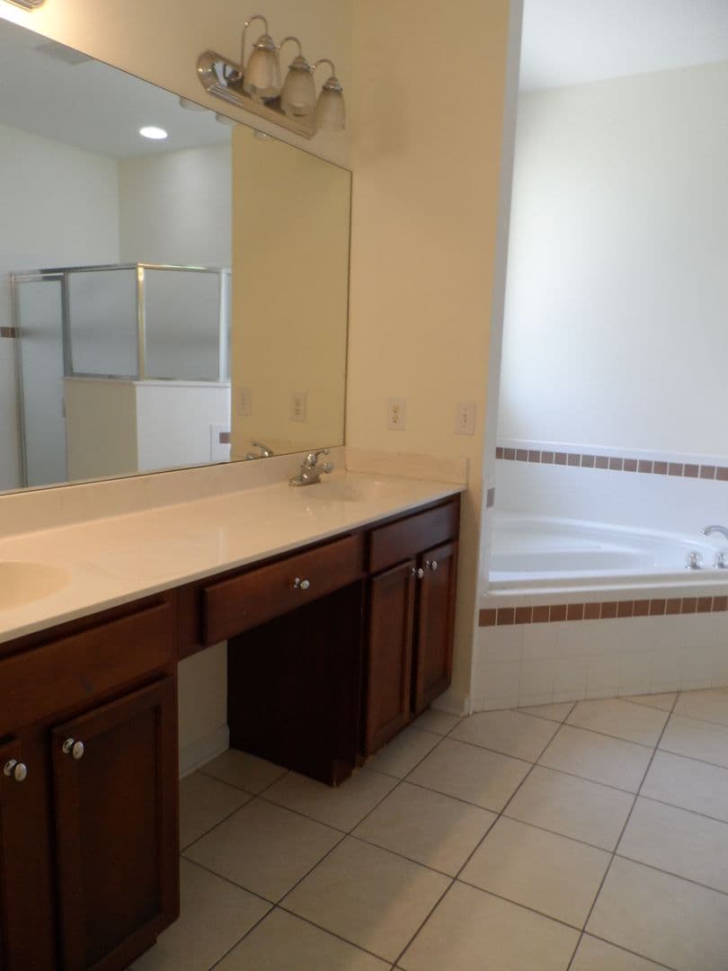 DeLand House: 234 W Tarrington Dr