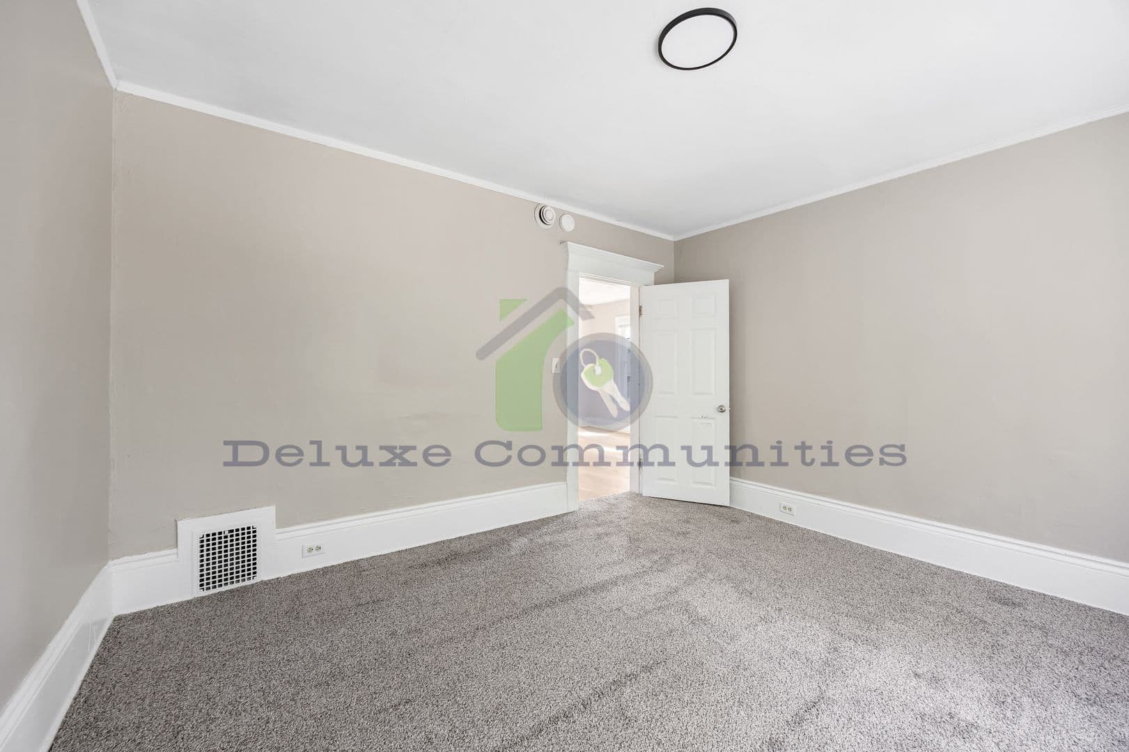 Grand Rapids Apartment: 415 Graham St SW