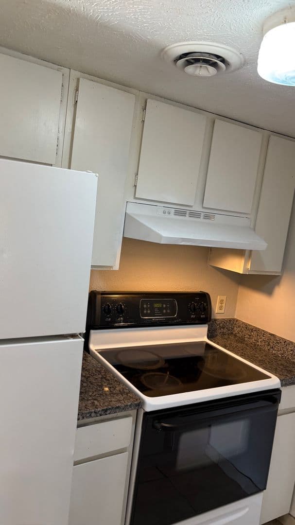Tucson Condo: 1620 N. Wilmot Rd #P-285