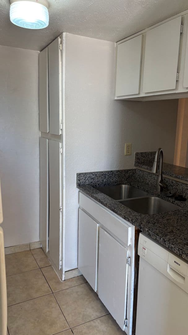 Tucson Condo: 1620 N. Wilmot Rd #P-285