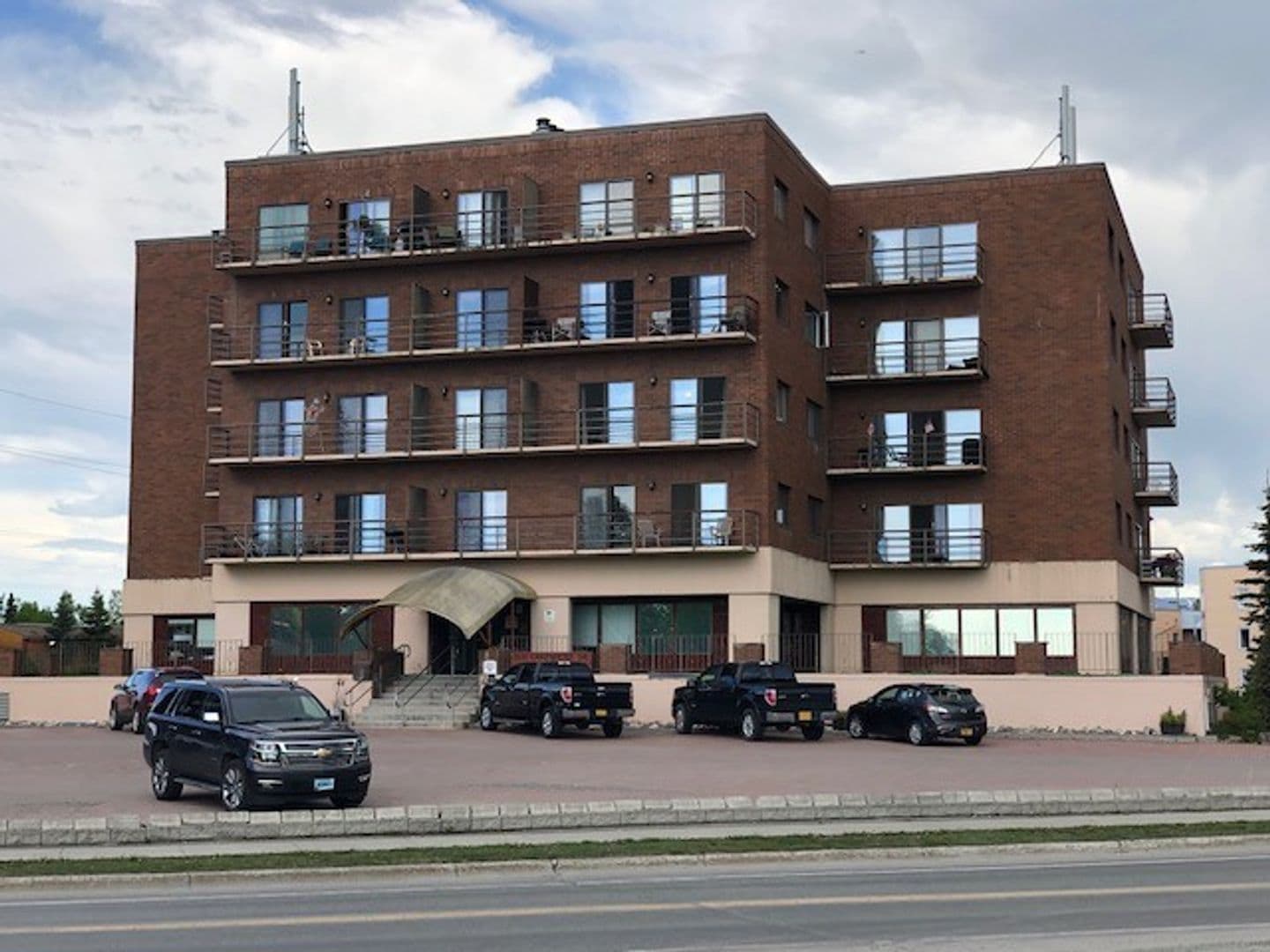 Anchorage House: 3105 Lakeshore Dr. #301-1