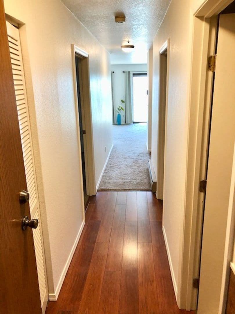 Anchorage House: 3105 Lakeshore Dr. #301-1