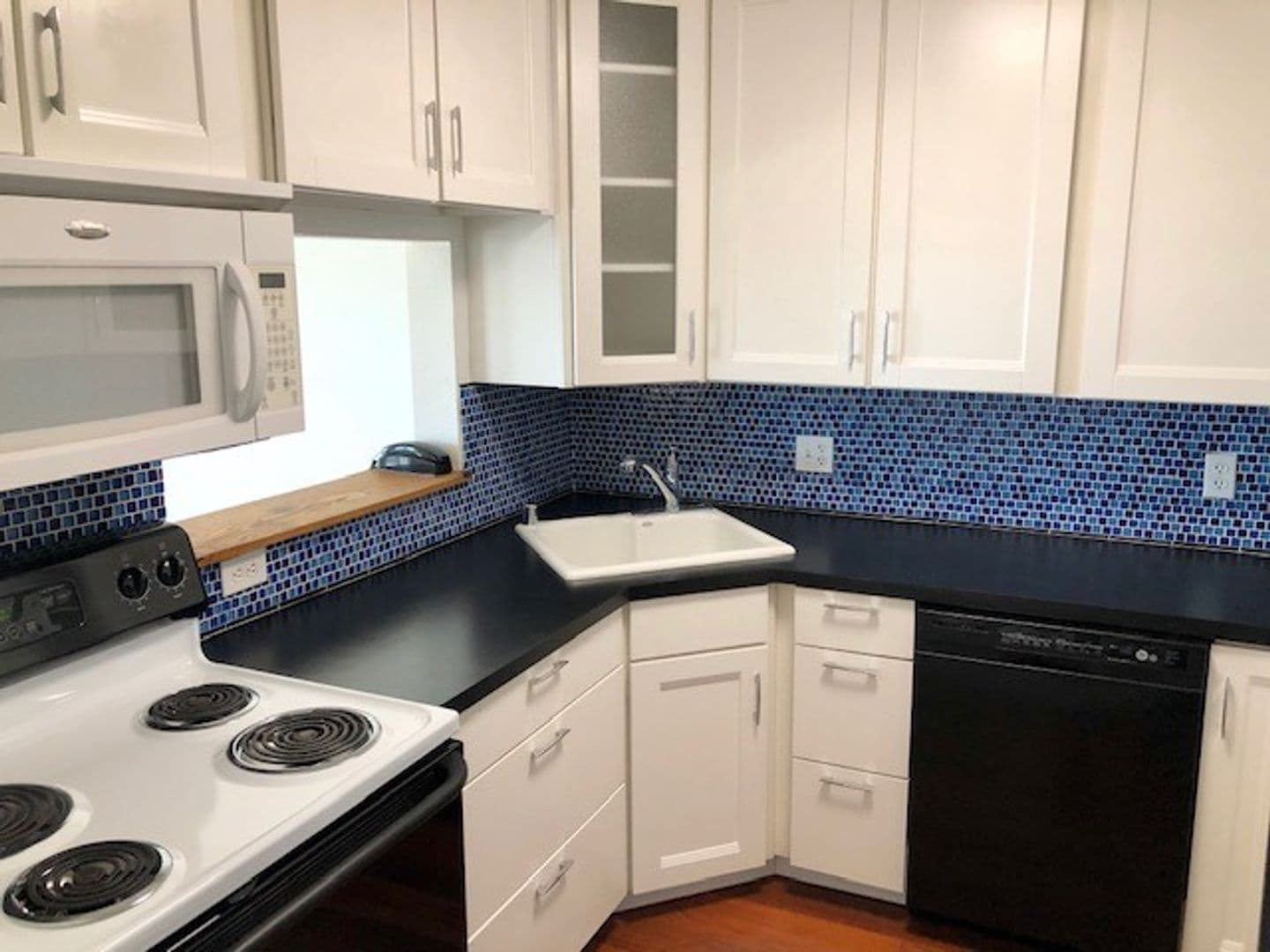 Anchorage House: 3105 Lakeshore Dr. #301-1