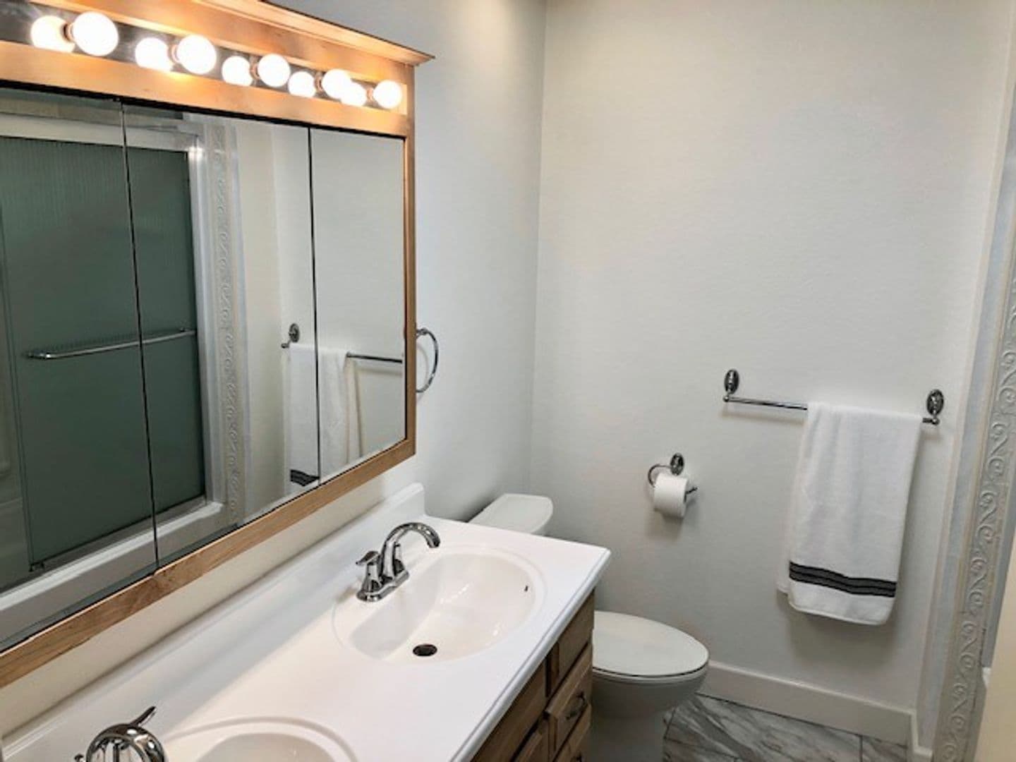 Anchorage House: 3105 Lakeshore Dr. #301-1