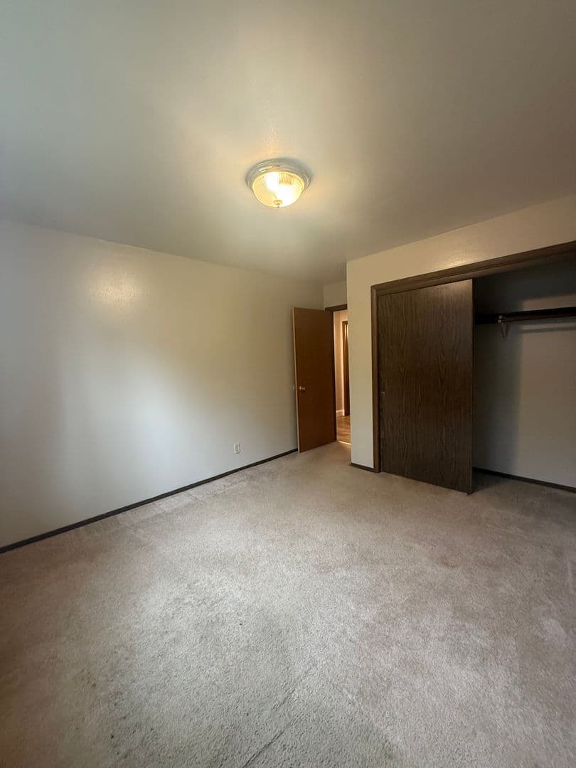 Jackson Apartment: N169W19820 Chestnut Ct.