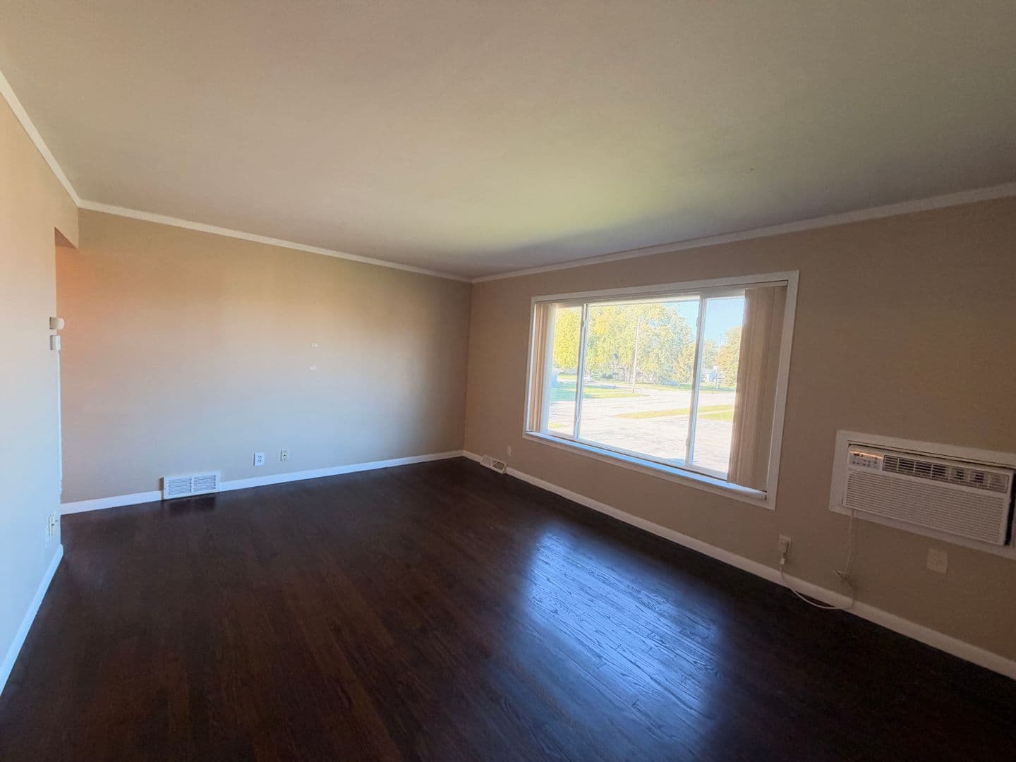 Hartford Apartment: 744 Evergreen Drive