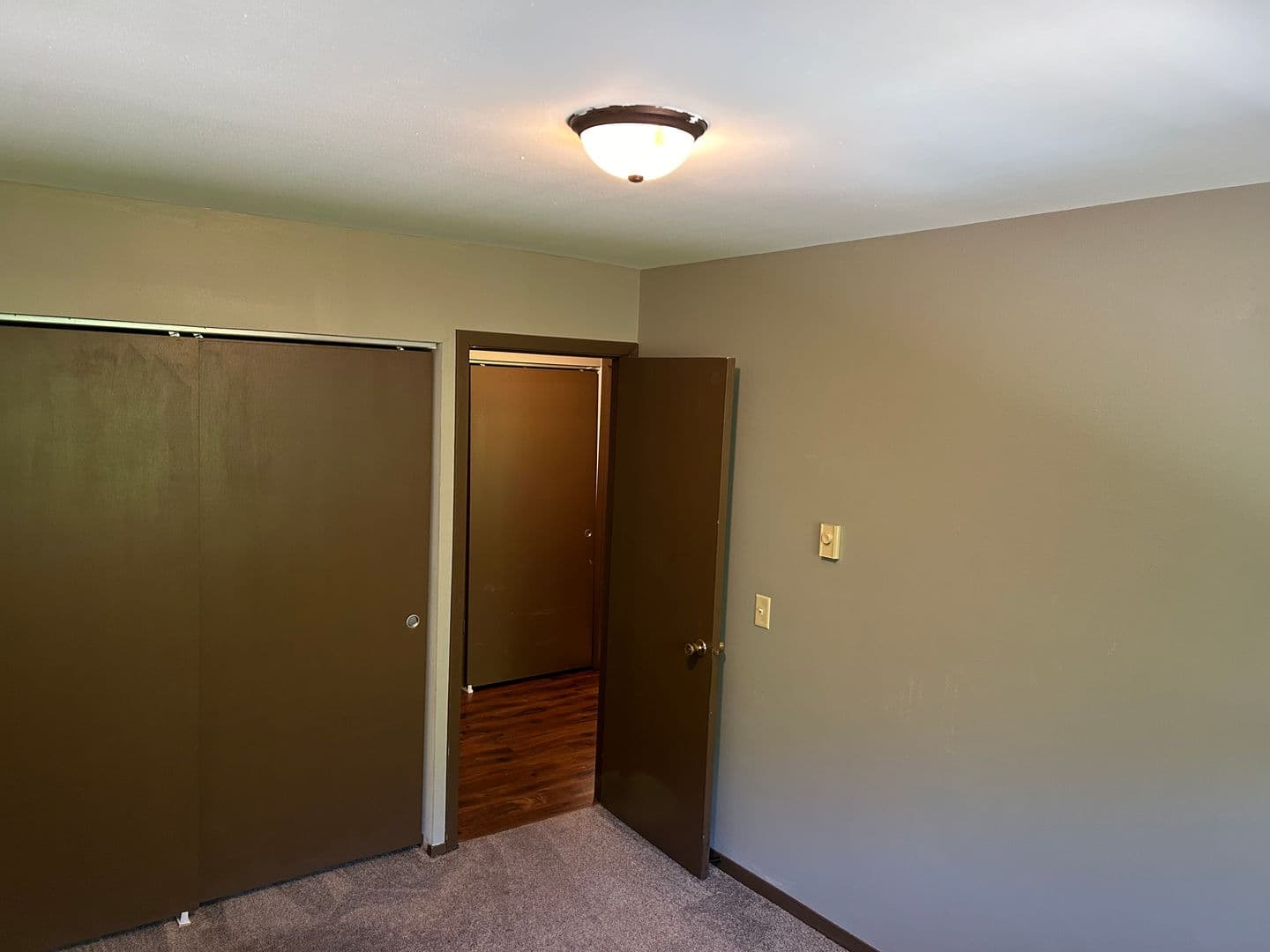West Bend Apartment: 2160 Washington St.